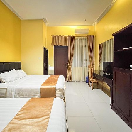 Kartika Hotel Syariah Pacitan Mitra Reddoorz Exterior foto