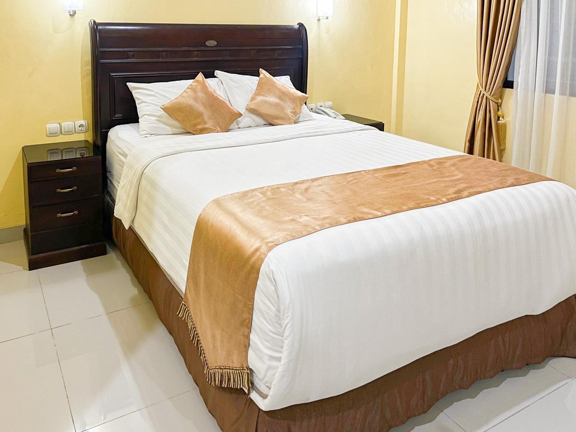 Kartika Hotel Syariah Pacitan Mitra Reddoorz Exterior foto