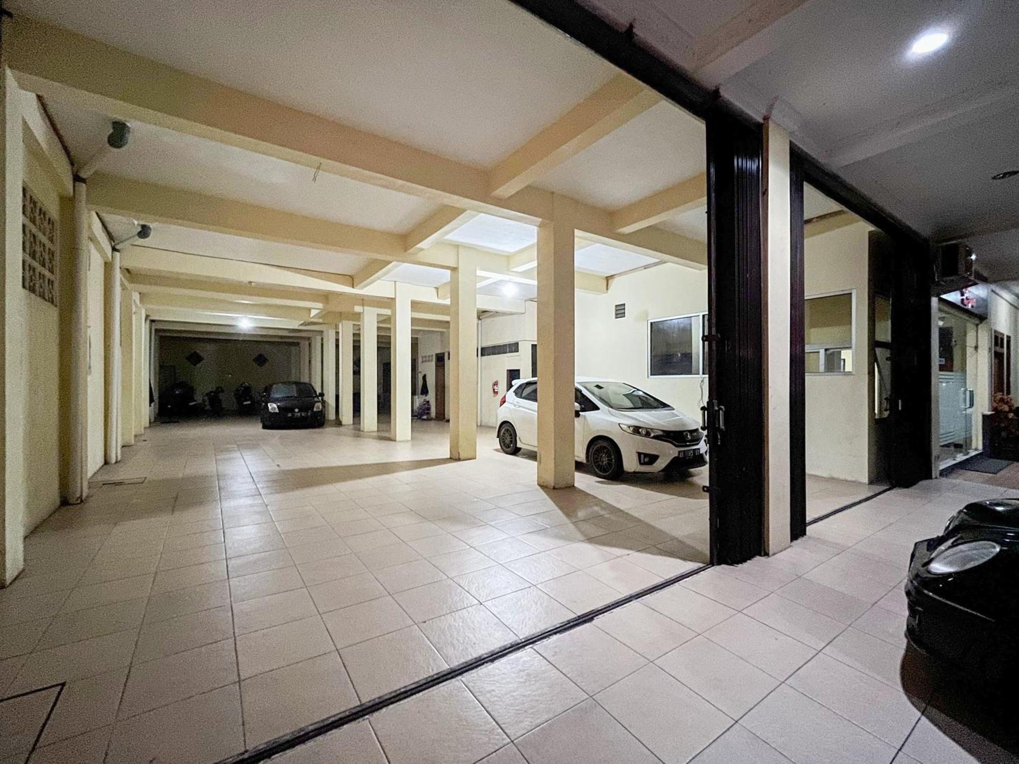 Kartika Hotel Syariah Pacitan Mitra Reddoorz Exterior foto