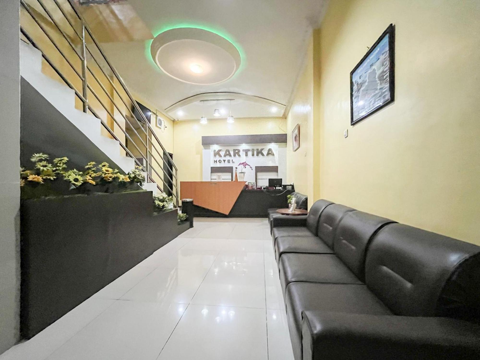 Kartika Hotel Syariah Pacitan Mitra Reddoorz Exterior foto